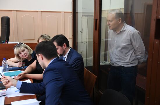 Рассмотрение ходатайства следствия о продлении ареста Ф. Дельпалю