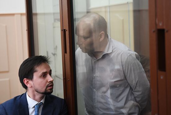 Рассмотрение ходатайства следствия о продлении ареста Ф. Дельпалю