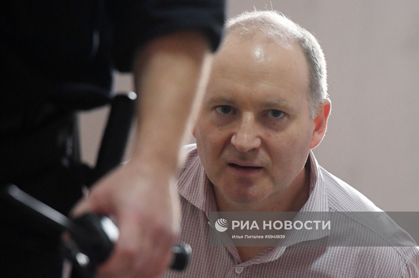 Рассмотрение ходатайства следствия о продлении ареста Ф. Дельпалю