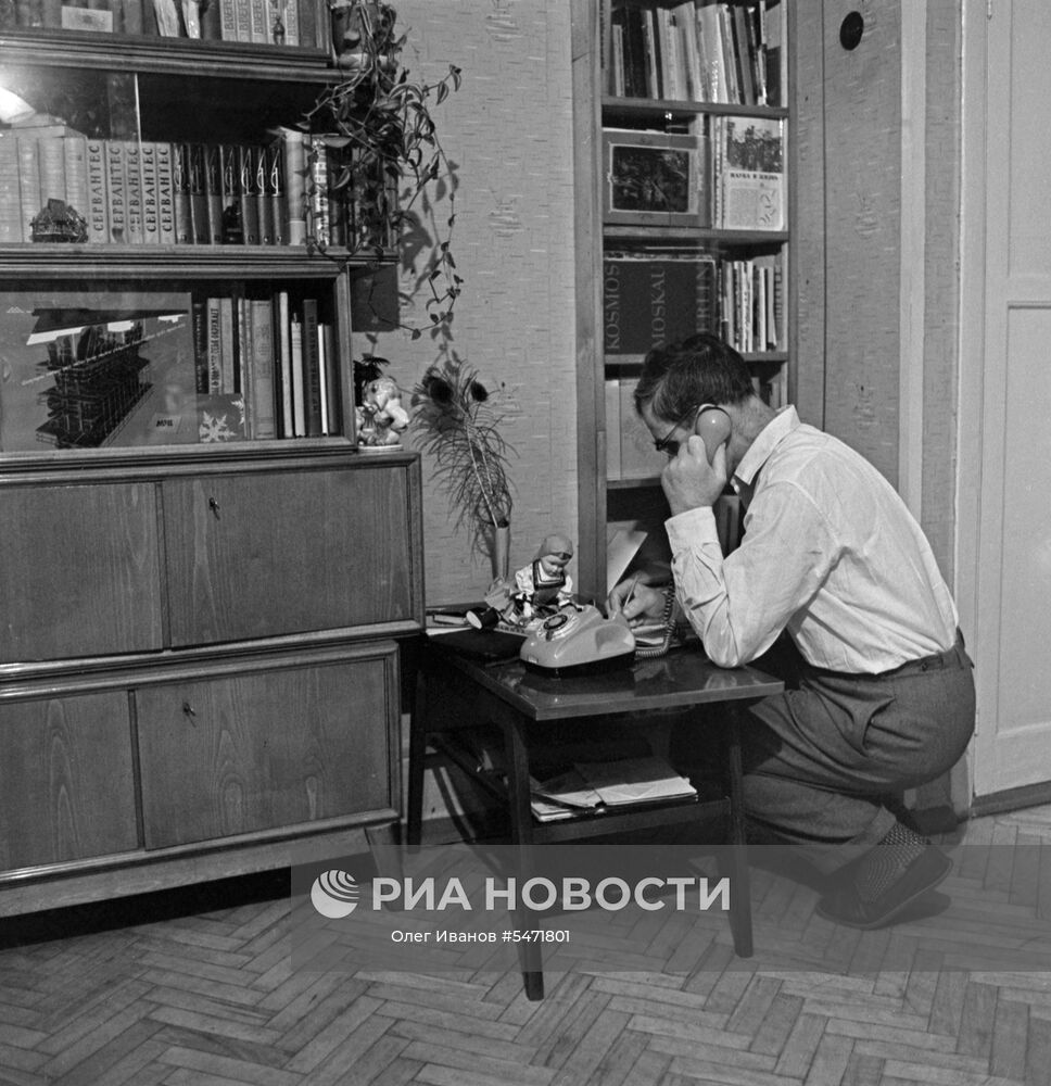 Слесарь-сборщик В. Ермилов | РИА Новости Медиабанк