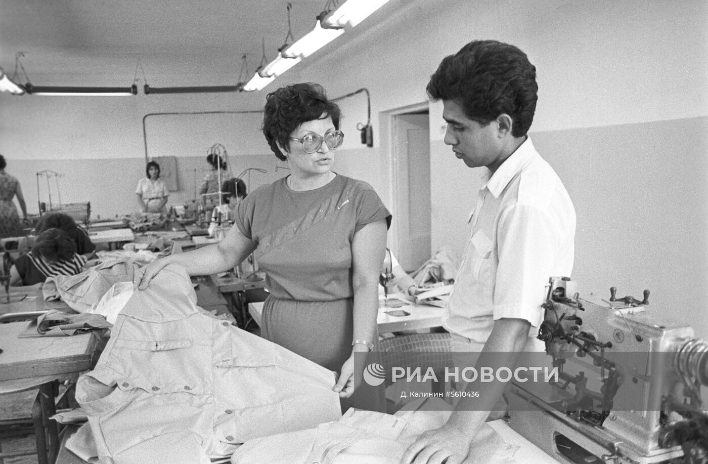 Бакинская швейная фабрика им. Володарского | РИА Новости Медиабанк