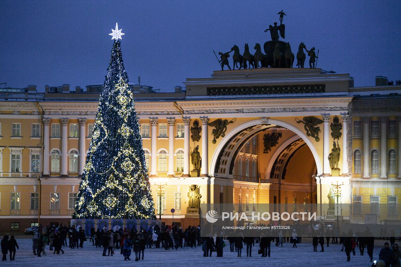 На Дворцовой площади официально открылась «Новогодняя почта из Санкт-Петербурга»