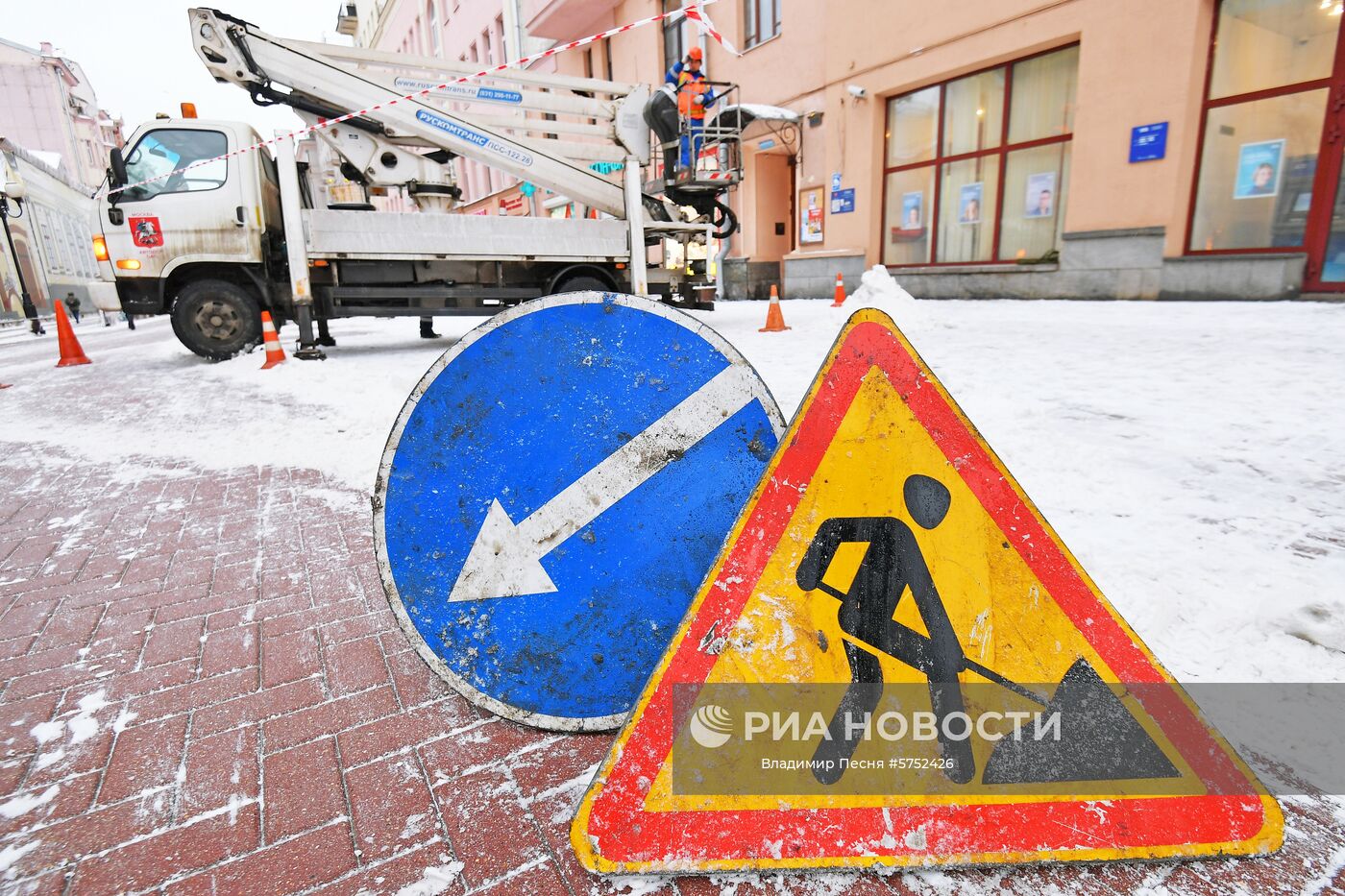 Очистка крыш от наледи в Москве | РИА Новости Медиабанк