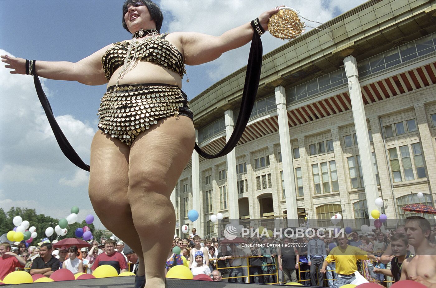 В актовом зале мэрии организовали кастинг конкурса для толстушек - Новости - ru