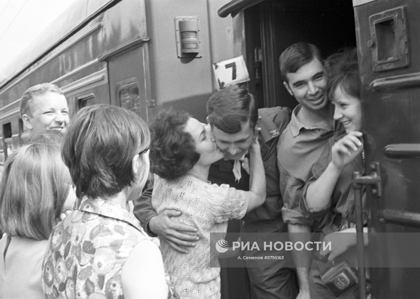 Студенческий строительный отряд "Селигер-70" | РИА Новости Медиабанк