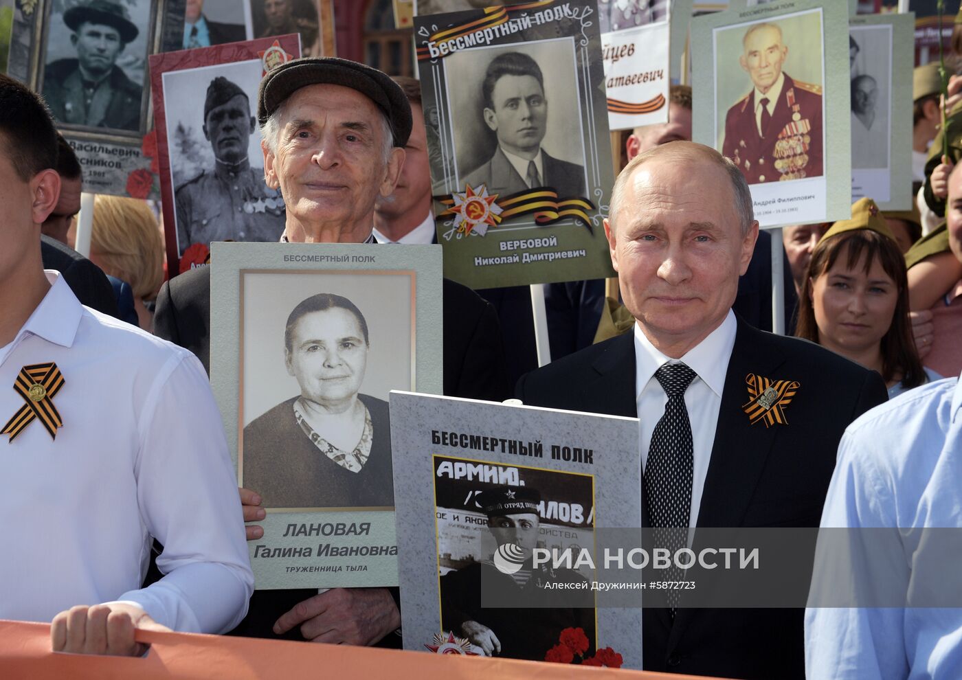 Владимир Путин и Бессмертный полк с Лановым