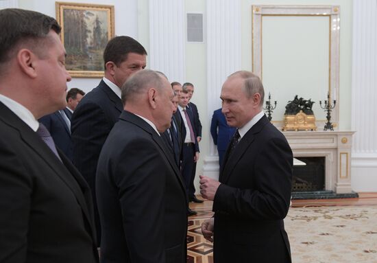 Президент РФ В. Путин принял участие в церемонии подписания соглашений между правительством РФ и госкомпаниями