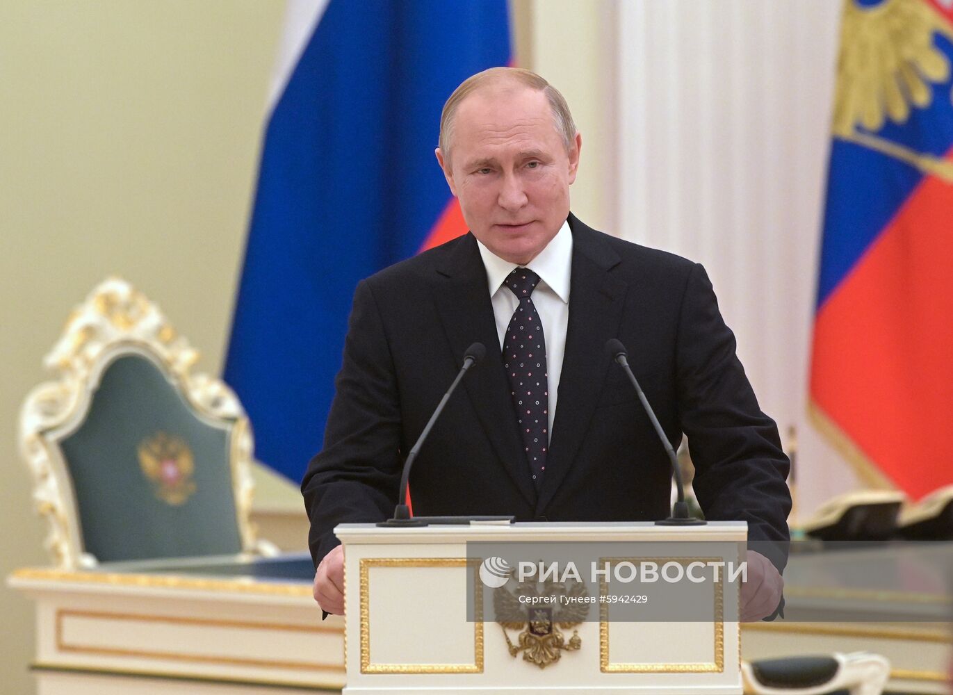 Президент РФ В. Путин принял участие в церемонии подписания соглашений между правительством РФ и госкомпаниями