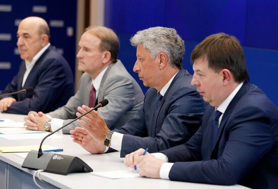 Премьер-министр РФ Д. Медведев встретился с делегацией украинской партии "Оппозиционная платформа - за жизнь"