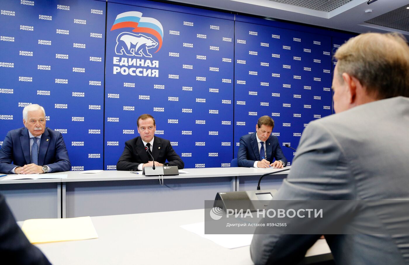 Премьер-министр РФ Д. Медведев встретился с делегацией украинской партии "Оппозиционная платформа - за жизнь"