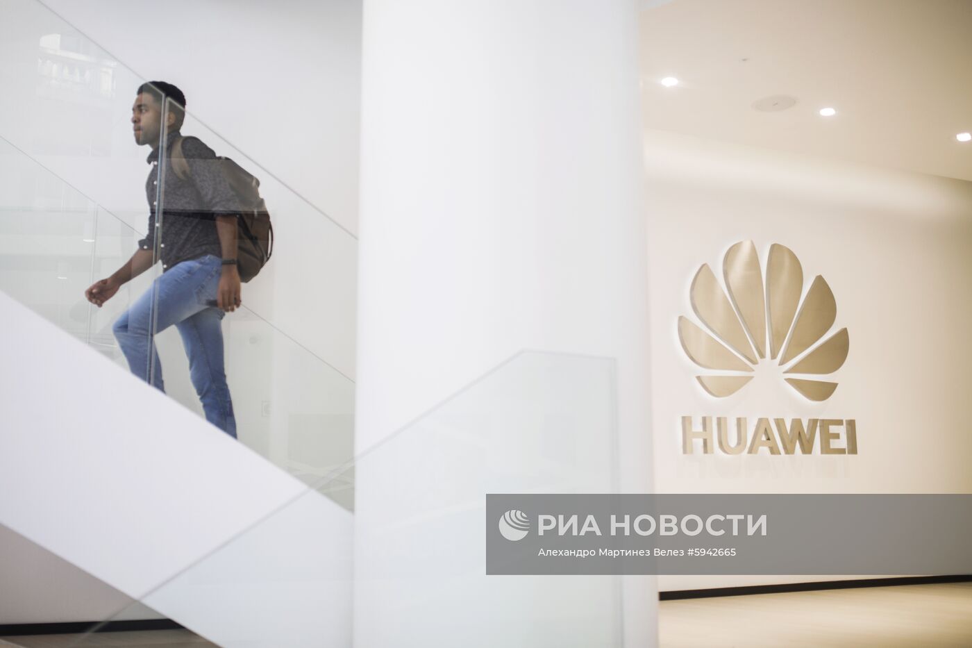 Флагманский магазин Huawei в Мадриде