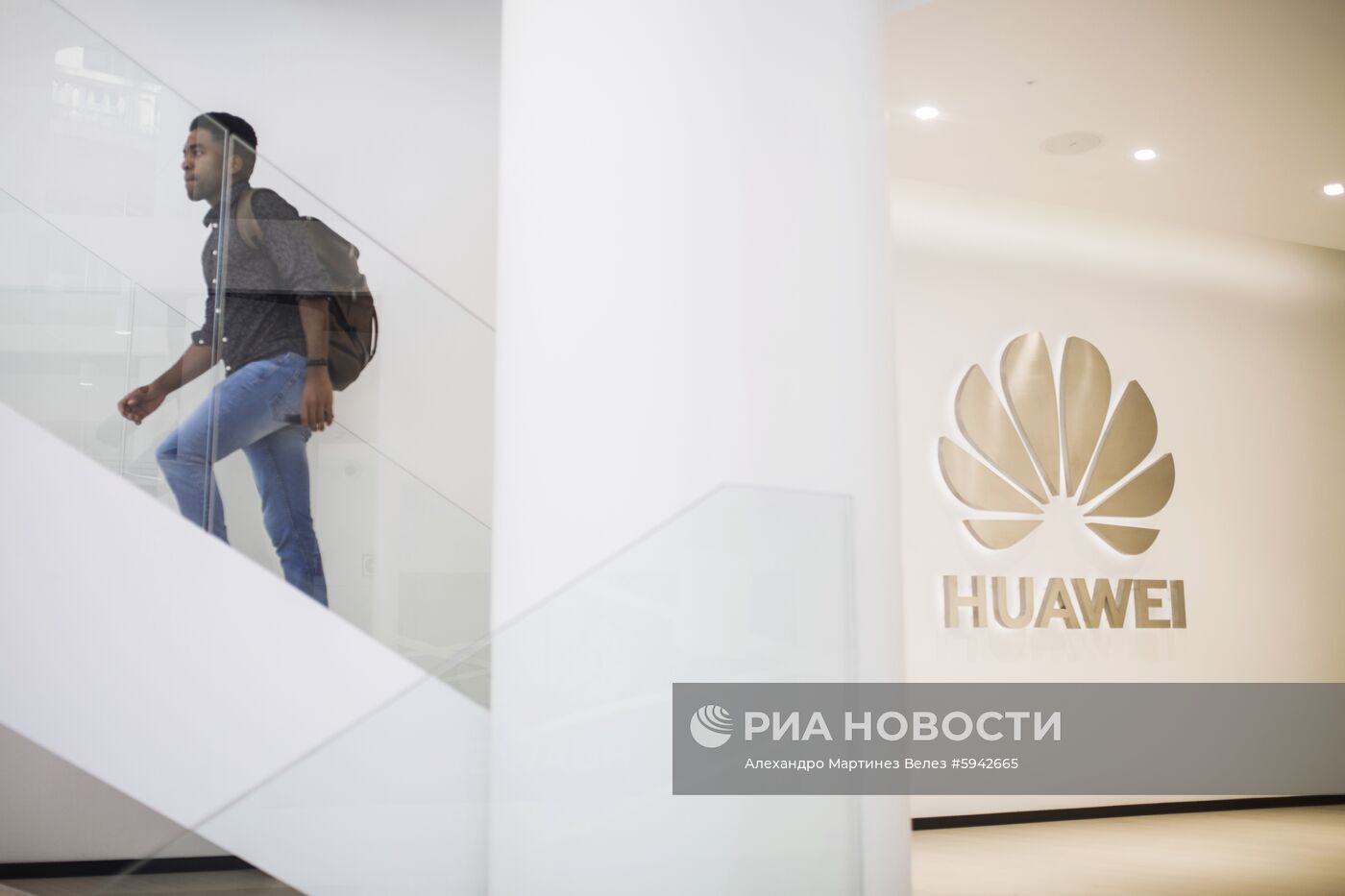 Флагманский магазин Huawei в Мадриде