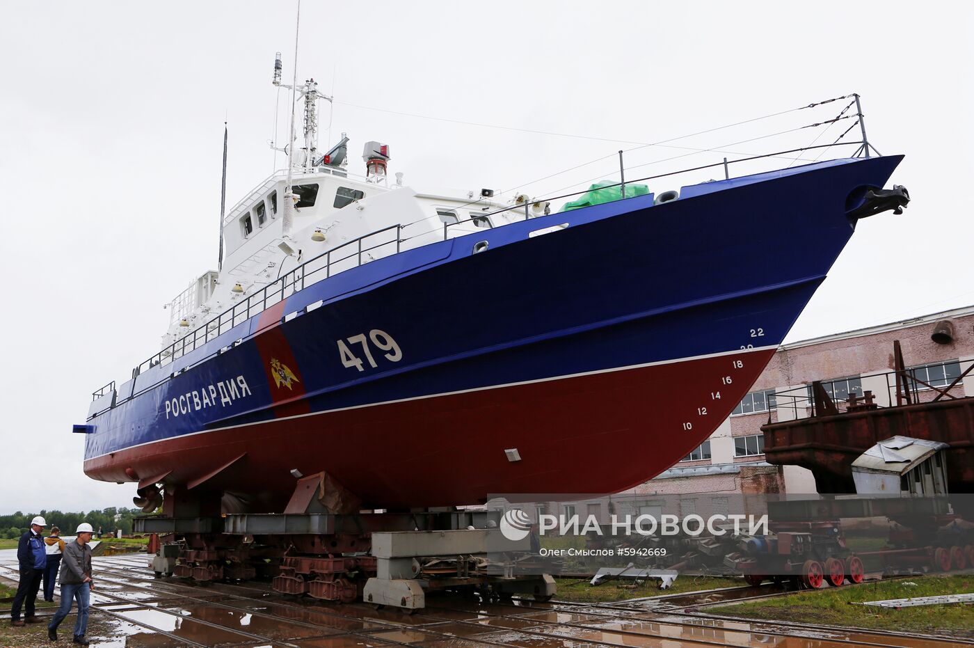 Спуск на воду катера спецназначения "Грачонок" в Рыбинске