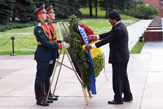 Президент Боливии Э. Моралес возложил цветы к Могиле Неизвестного Солдата 