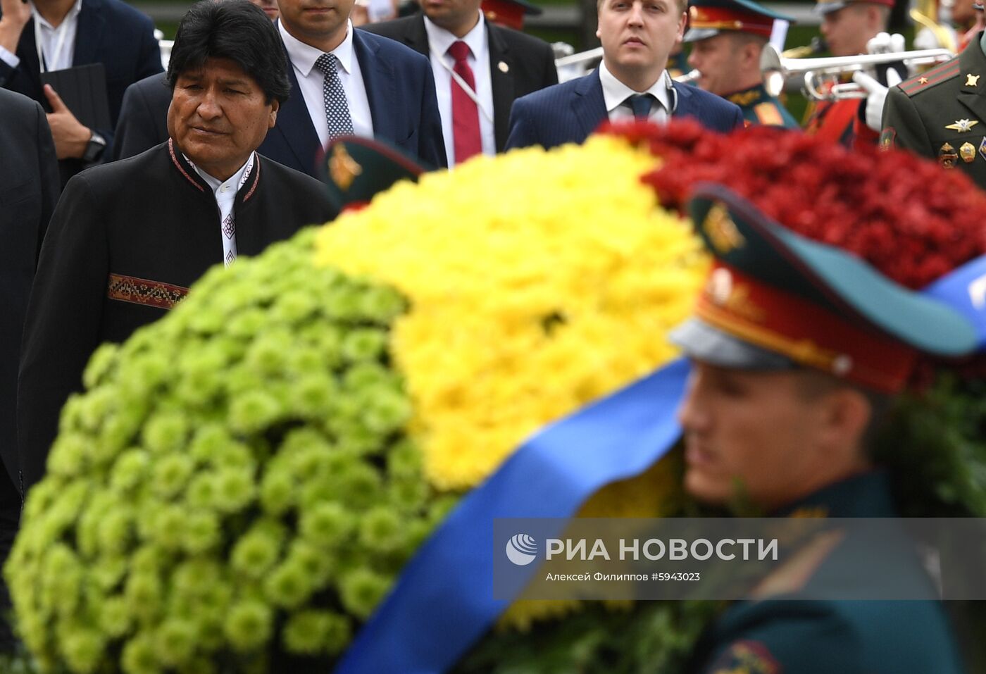 Президент Боливии Э. Моралес возложил цветы к Могиле Неизвестного Солдата 