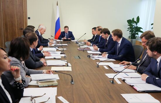 Премьер-министр РФ Д. Медведев провел совещание