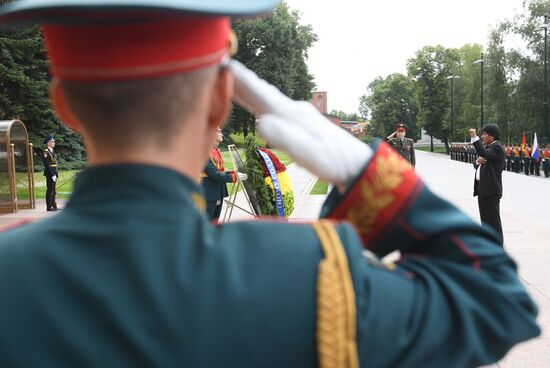 Президент Боливии Э. Моралес возложил цветы к Могиле Неизвестного Солдата 