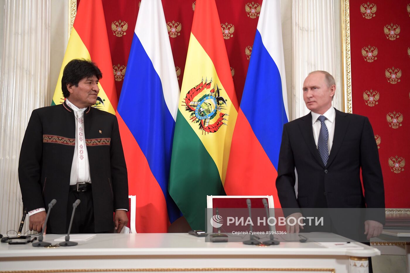 11 июля 2019. Президент РФ Владимир Путин и президент Боливии Эво Моралес (слева) на совместной пресс-конференции по итогам российско-боливийских переговоров. Место: Россия, Москва. Автор: Сергей Гунеев/РИА Новости. Президент РФ В. Путин встретился с президентом Боливии Э. Моралесом