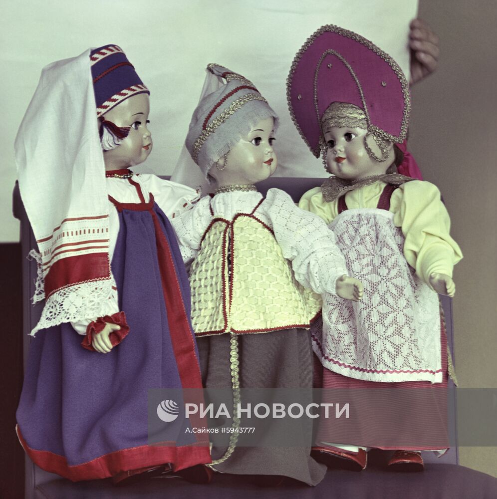 Куклы в русских национальных костюмах