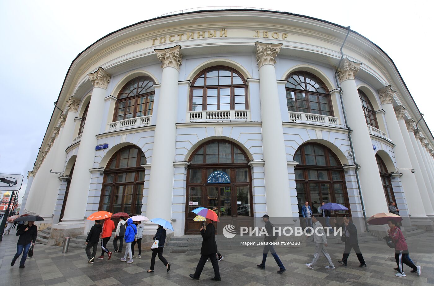 Московская художественная ярмарка в Гостином дворе