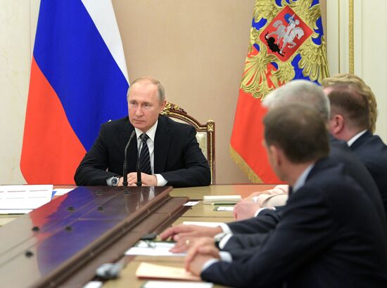 Президент РФ В. Путин провел заседание Совбеза РФ