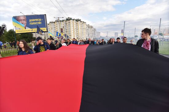 Предвыборный марш националистов во Львове