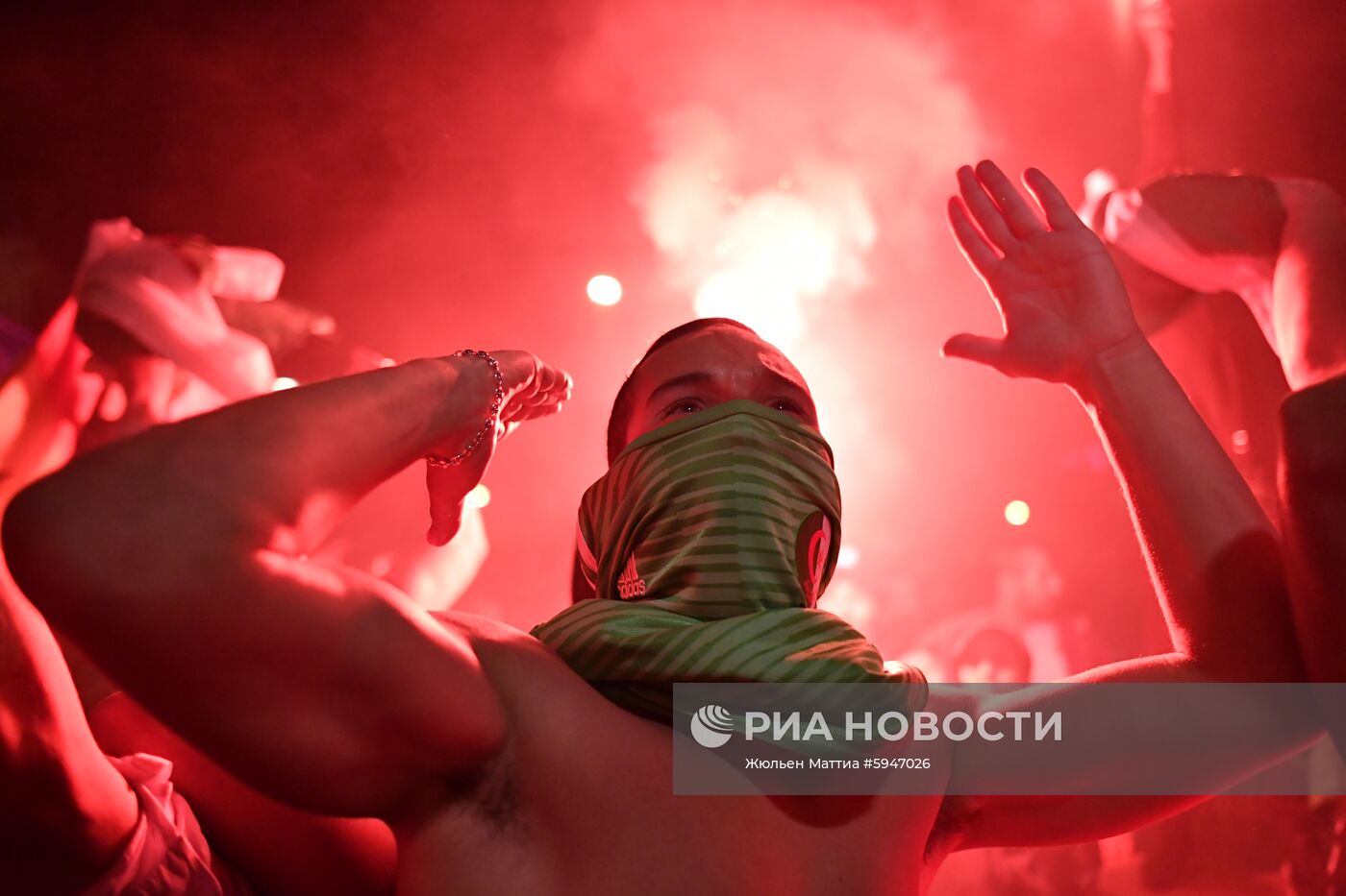 Болельщики сборной Алжира устроили беспорядки в центре Парижа 