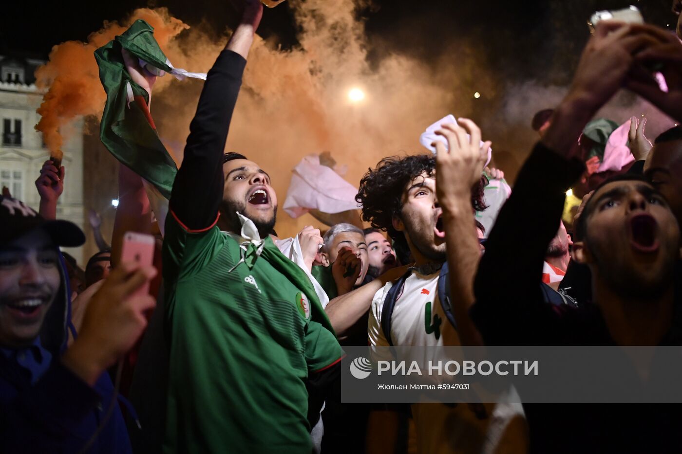 Болельщики сборной Алжира устроили беспорядки в центре Парижа 