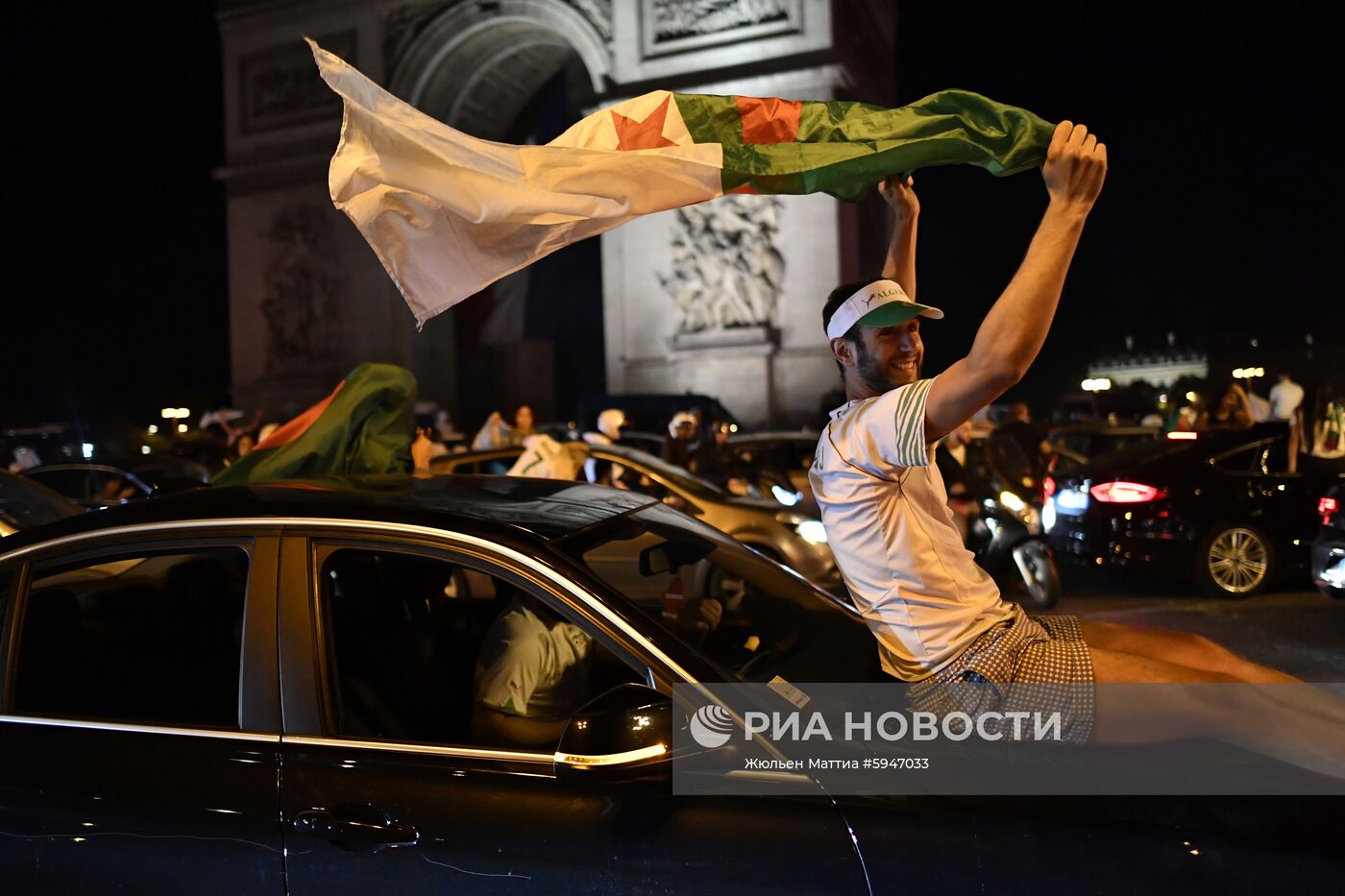 Болельщики сборной Алжира устроили беспорядки в центре Парижа 
