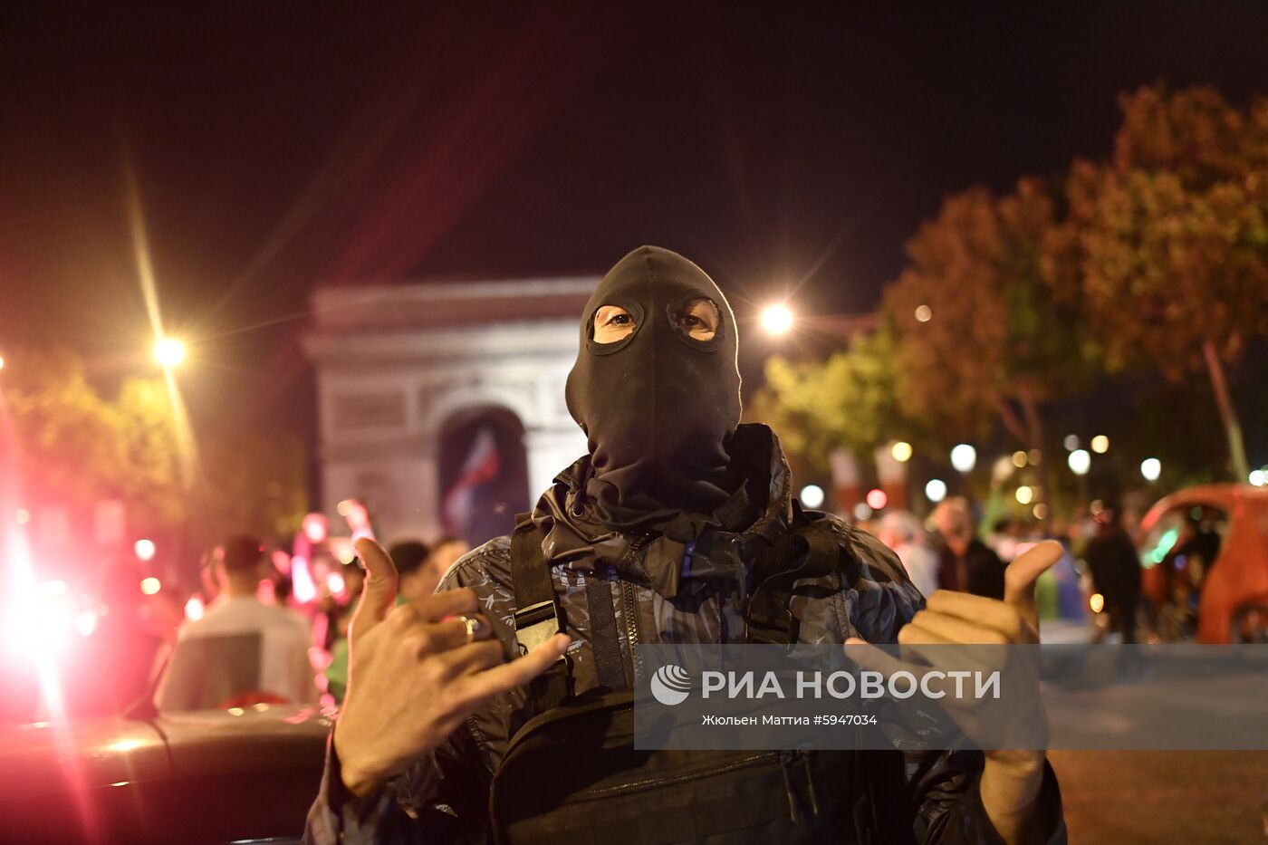 Болельщики сборной Алжира устроили беспорядки в центре Парижа 