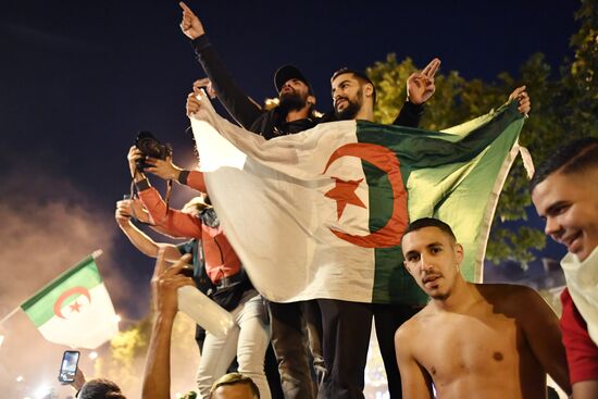 Болельщики сборной Алжира устроили беспорядки в центре Парижа 