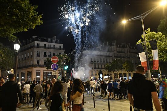 Болельщики сборной Алжира устроили беспорядки в центре Парижа 
