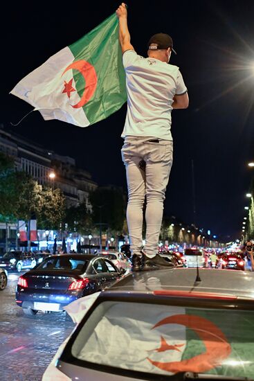 Болельщики сборной Алжира устроили беспорядки в центре Парижа 