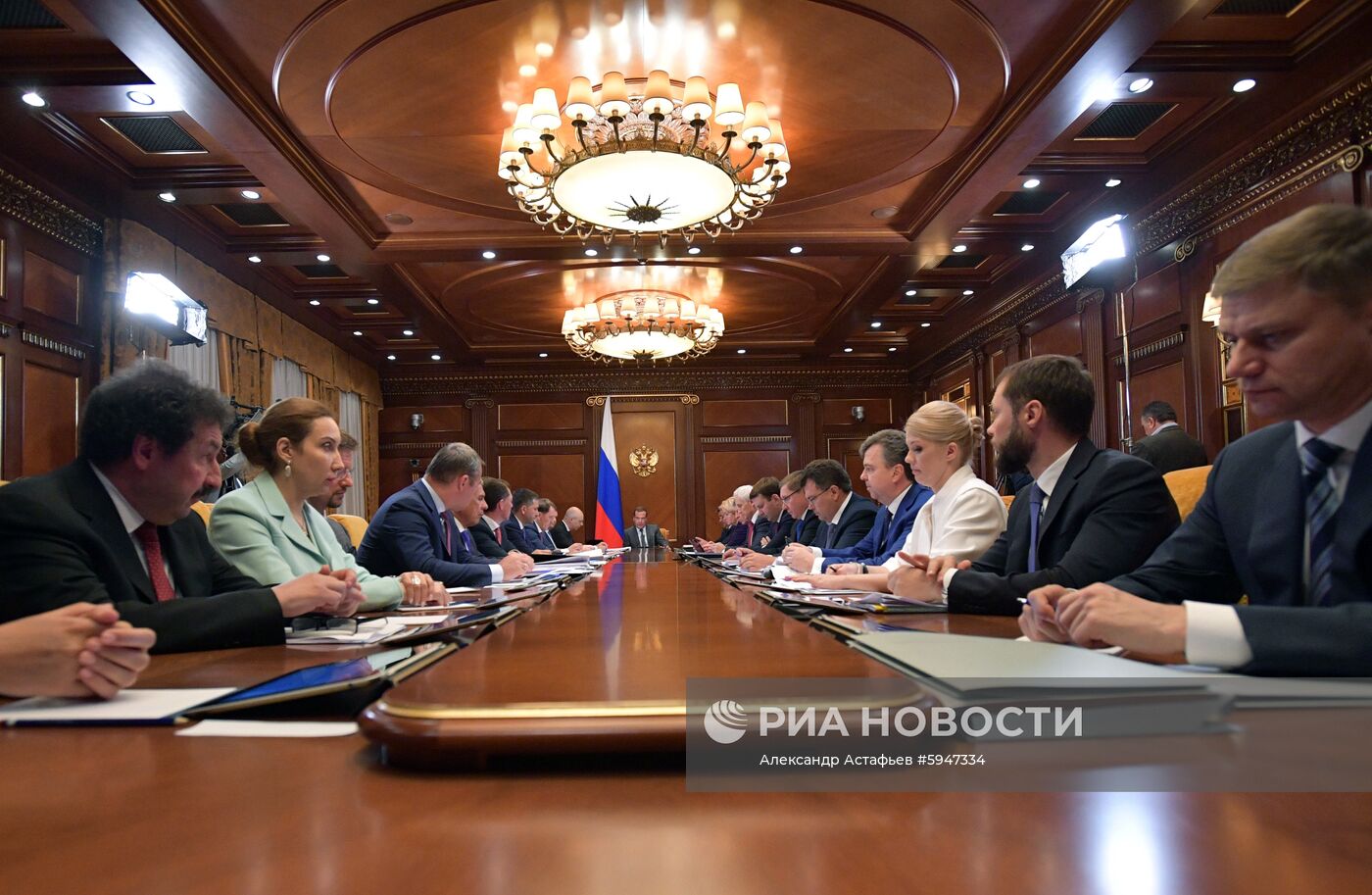 Премьер-министр РФ Д. Медведев провел заседание президиума Совета при президенте РФ по стратегическому развитию и национальным проектам