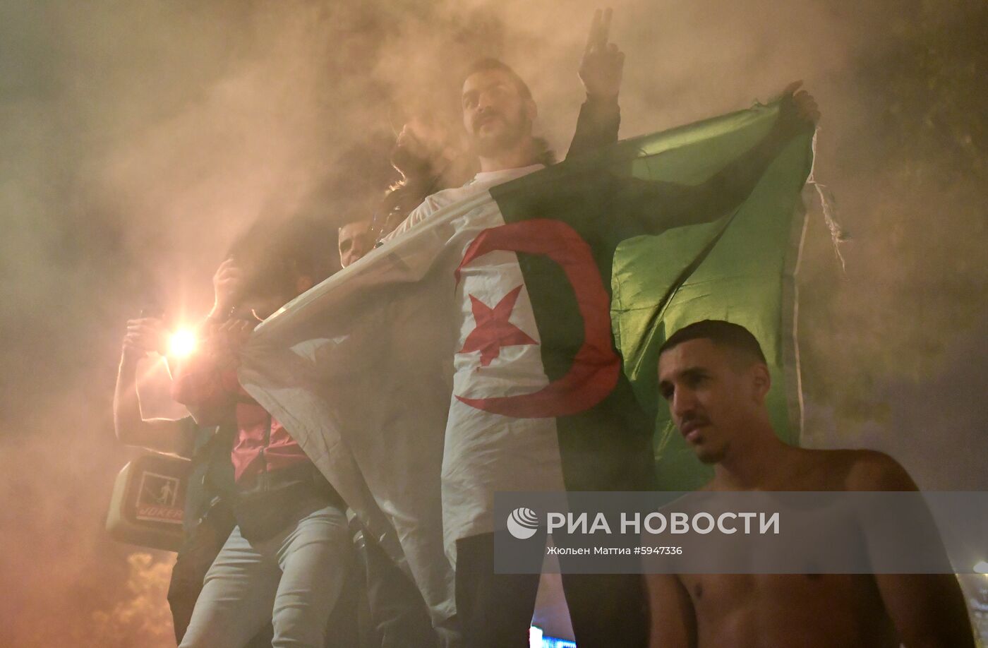 Болельщики сборной Алжира устроили беспорядки в центре Парижа 