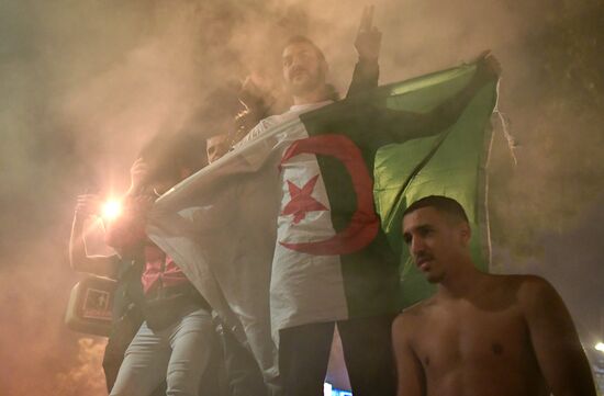 Болельщики сборной Алжира устроили беспорядки в центре Парижа 