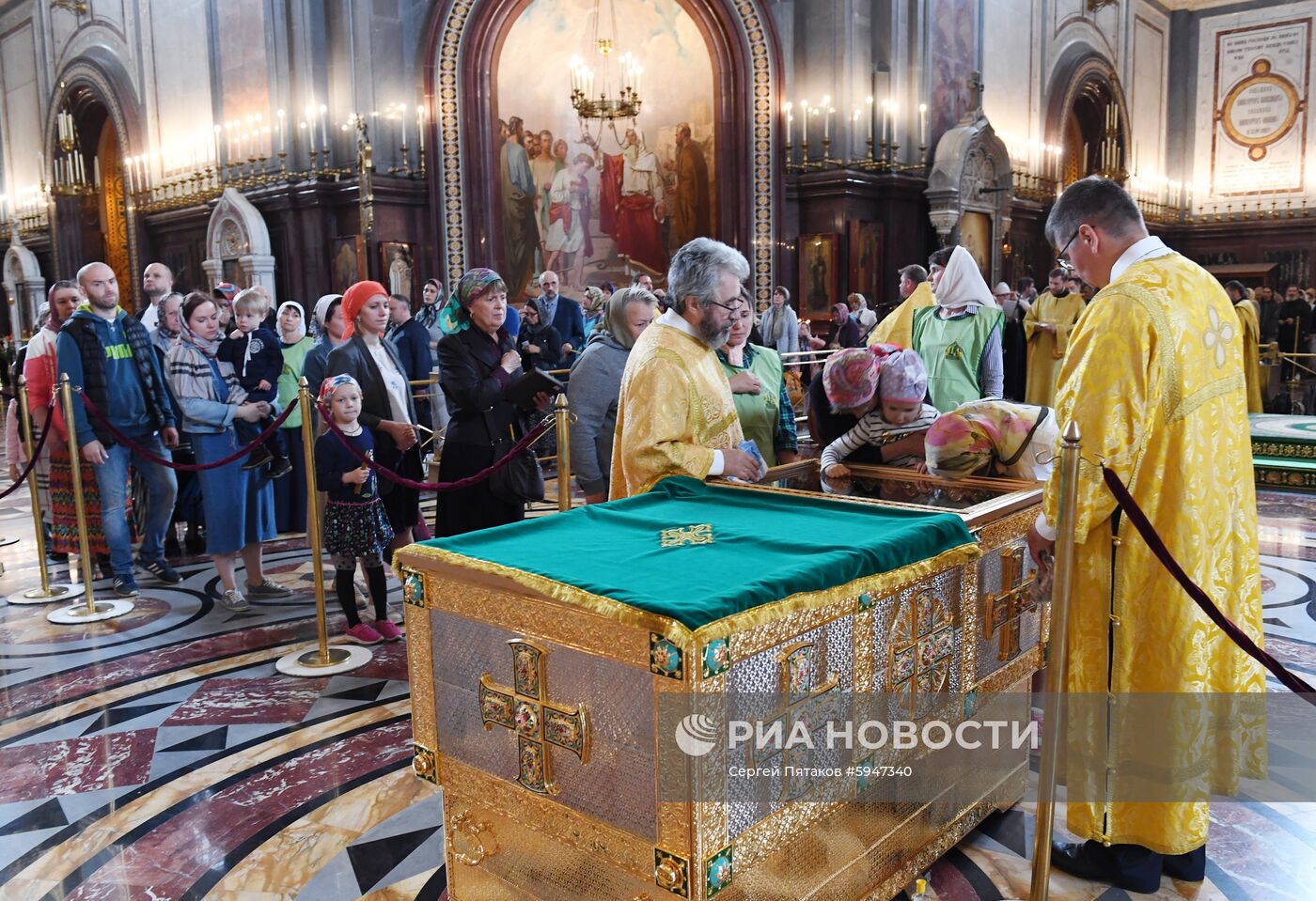 Поклонение мощам святых Петра и Февронии в Москве