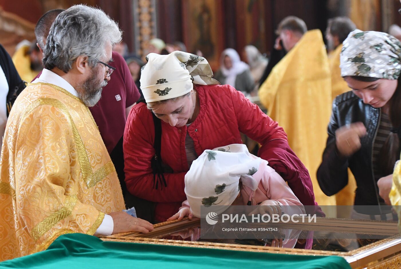 Поклонение мощам святых Петра и Февронии в Москве