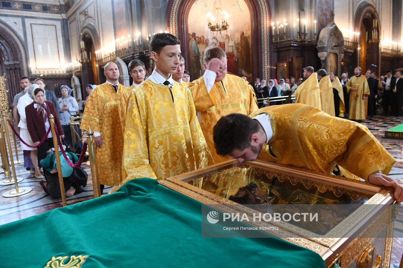 Поклонение мощам святых Петра и Февронии в Москве