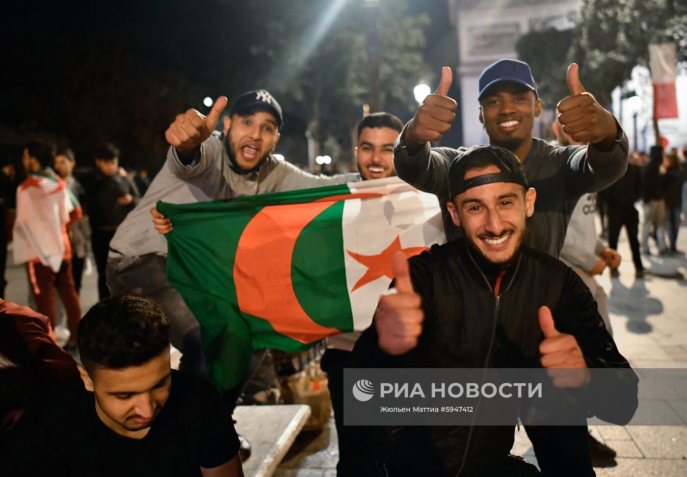 Болельщики сборной Алжира устроили беспорядки в центре Парижа 