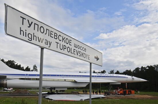 Установка памятника Ту-144 в Жуковском