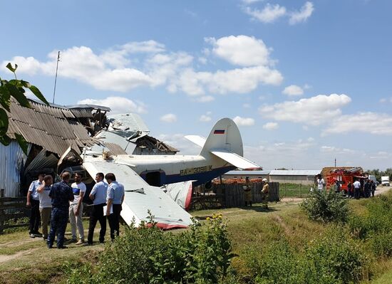 Легкомоторный самолет упал на жилой дом в Чечне