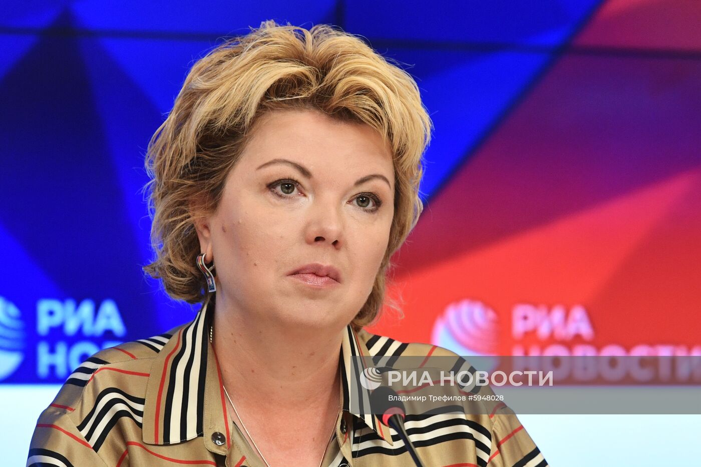 П/к председателя Комитета Госдумы РФ по культуре Е. Ямпольской