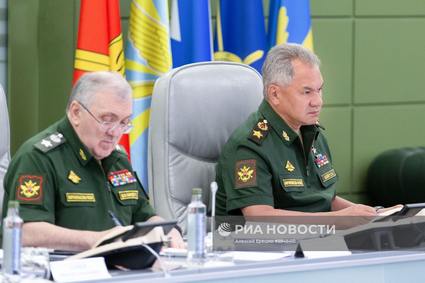 Министр обороны С. Шойгу провел селекторное совещание с руководством ВС РФ