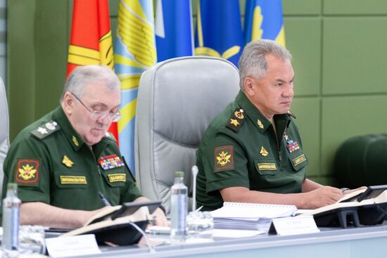 Министр обороны С. Шойгу провел селекторное совещание с руководством ВС РФ