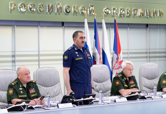 Министр обороны С. Шойгу провел селекторное совещание с руководством ВС РФ