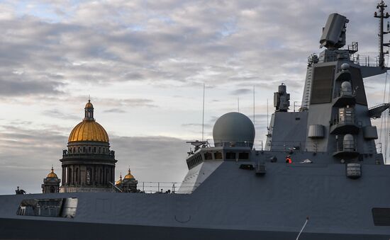 Выход боевых кораблей из Санкт-Петербурга в рамках подготовки к Дню ВМФ России 