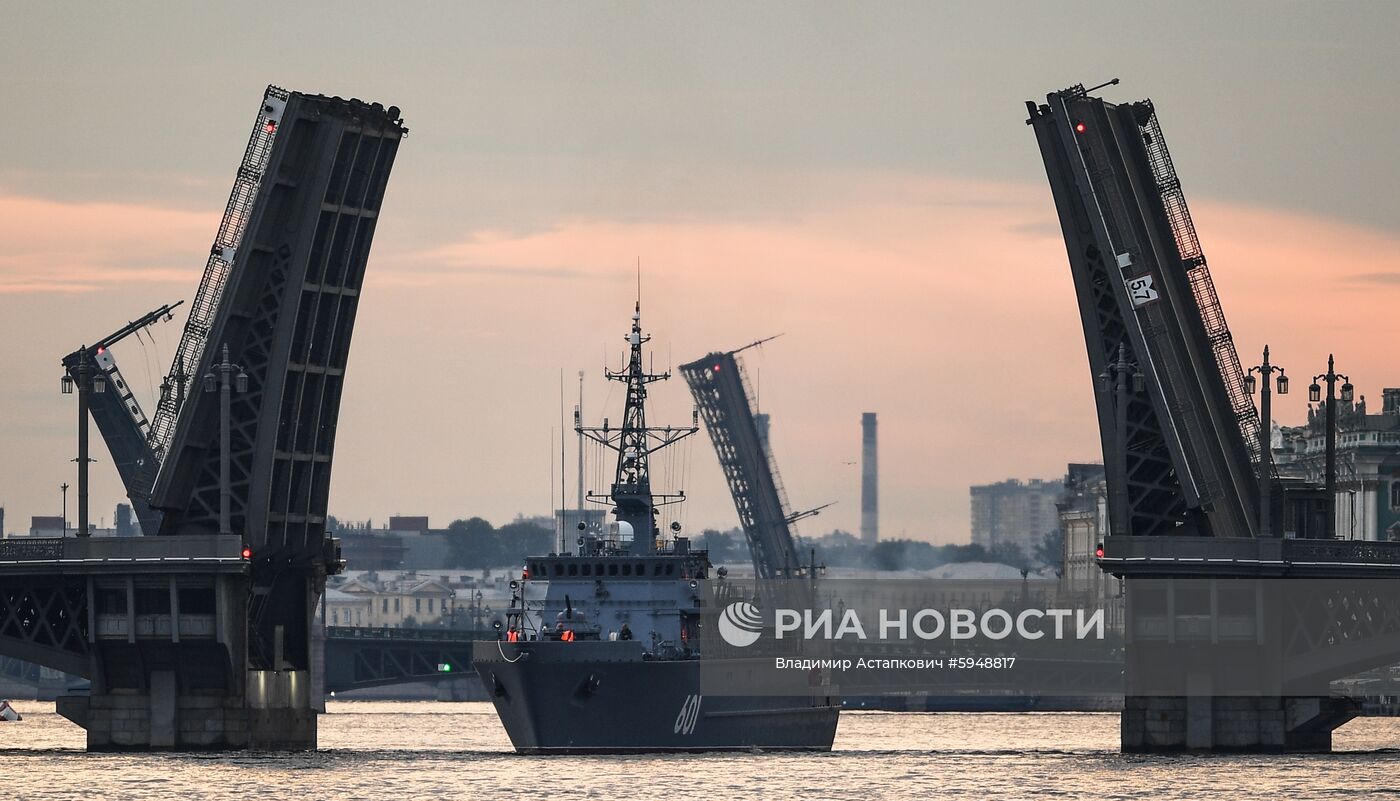 Выход боевых кораблей из Санкт-Петербурга в рамках подготовки к Дню ВМФ России 