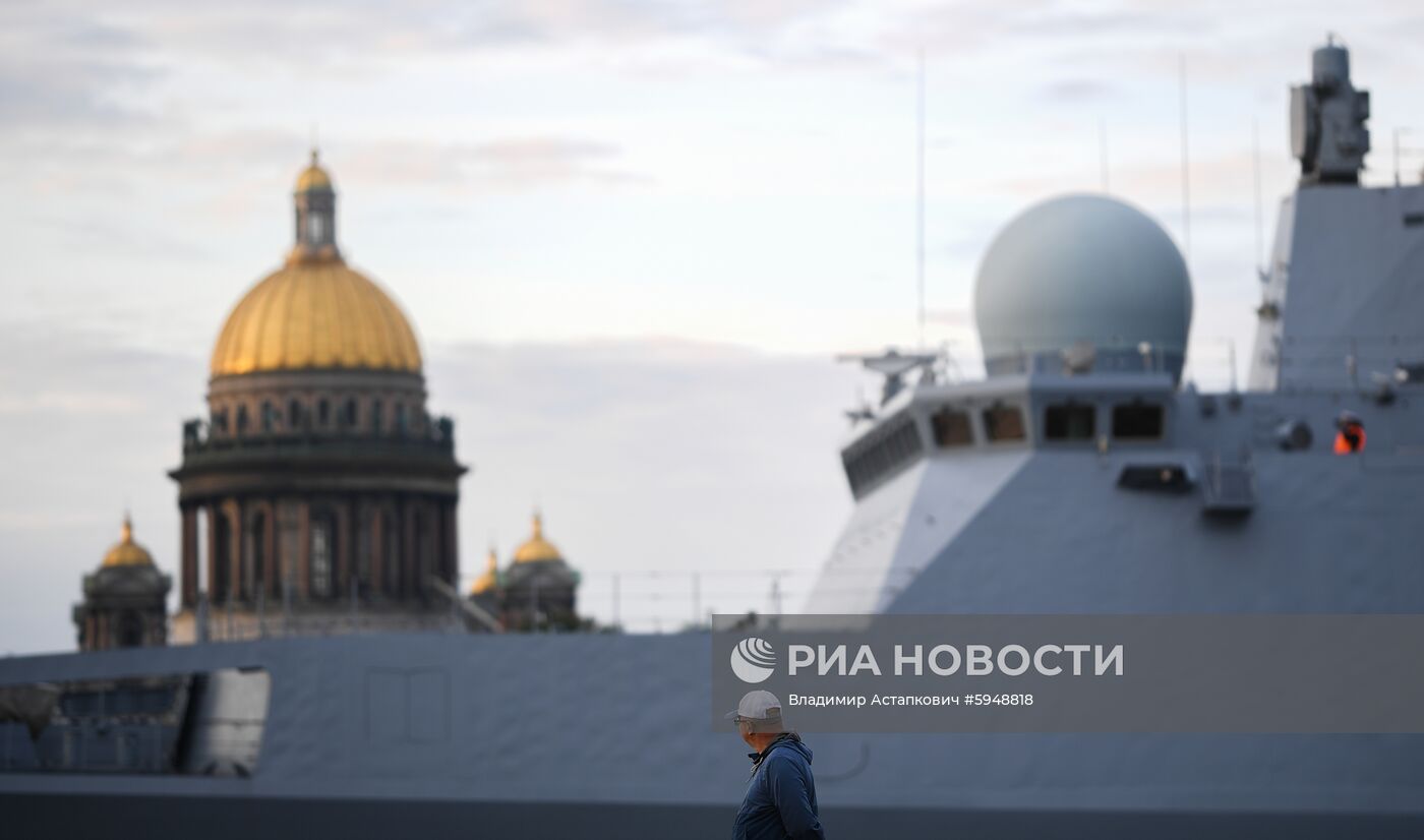 Выход боевых кораблей из Санкт-Петербурга в рамках подготовки к Дню ВМФ России 