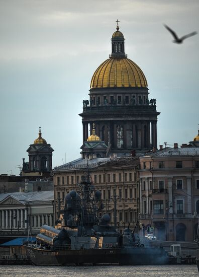 Выход боевых кораблей из Санкт-Петербурга в рамках подготовки к Дню ВМФ России 